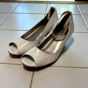 Kitty heel/tiny heels